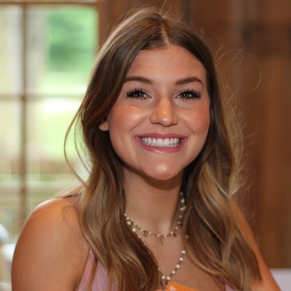 Meet your Posher, Isabel - Picture 1 of 1